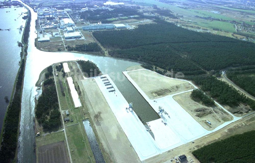 Schwedt / Oder von oben - Baustelle des neuen Binnenhafens in Schwedt / Oder. 11.03.02