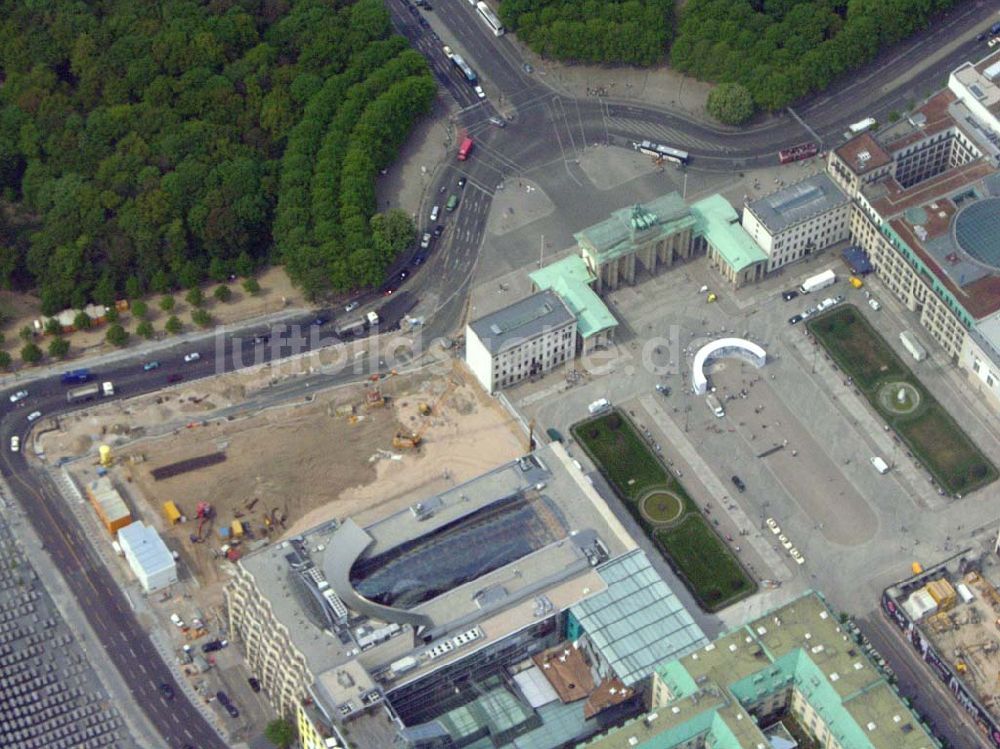 Luftbild Berlin - Baustelle der neuen US-Botschaft am Brandenburger Tor in Berlin