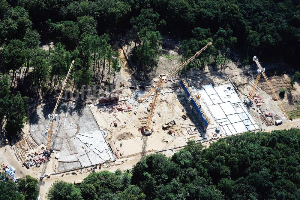 Luftaufnahme Rostock - Baustelle des neuen Darwineum , einem Menschenaffenhaus im Erweiterungsgelände des Rostocker Zoo