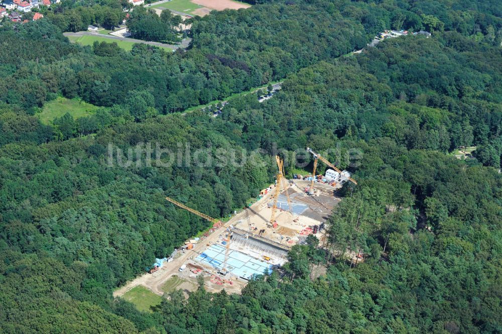 Luftaufnahme Rostock - Baustelle des neuen Darwineum , einem Menschenaffenhaus im Erweiterungsgelände des Rostocker Zoo