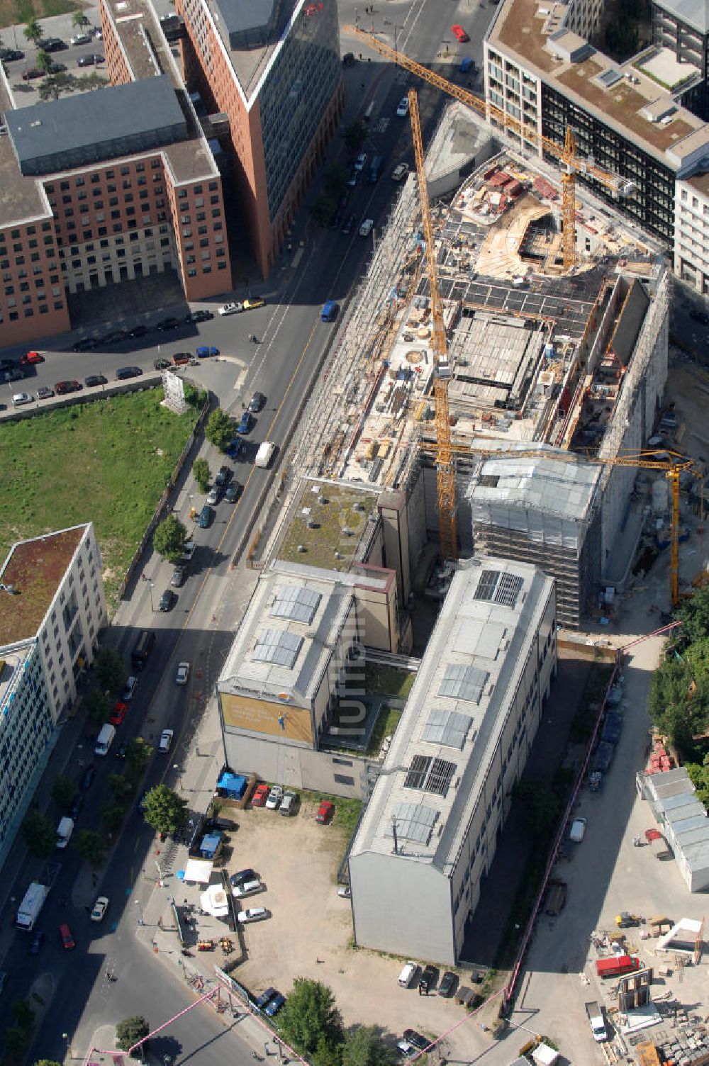 Luftbild Berlin - Baustelle für den neuen Dienstsitz des Bundesministeriums für Umwelt, Naturschutz und Reaktorsicherheit (BMU) in Berlin-Mitte