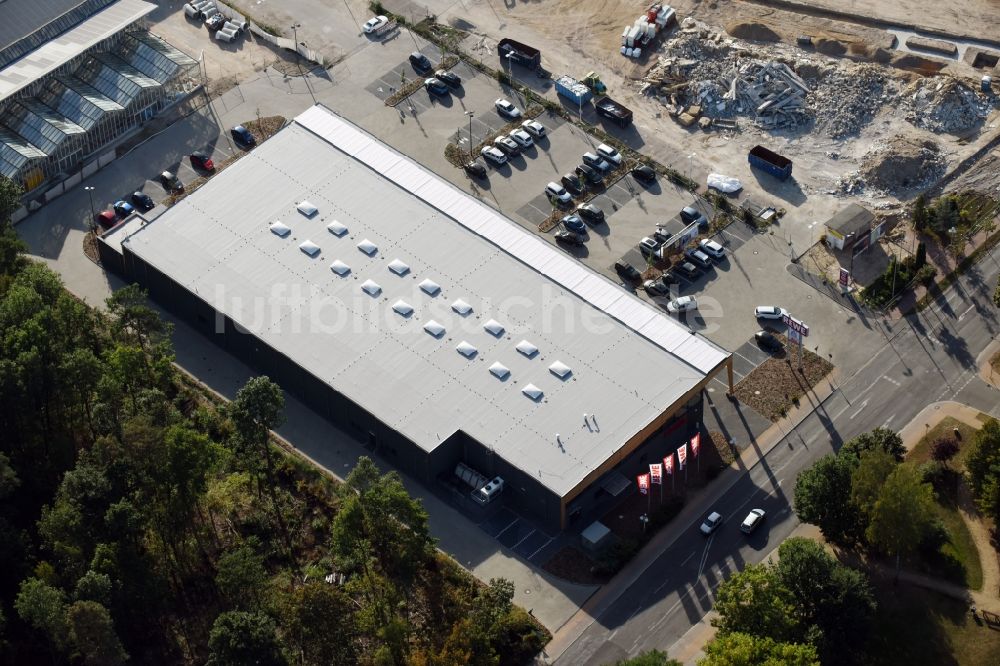 Hohen Neuendorf aus der Vogelperspektive: Baustelle eines neuen Einkaufszentrums und Supermarkt- Filiale von REWE in Hohen Neuendorf im Bundesland Brandenburg