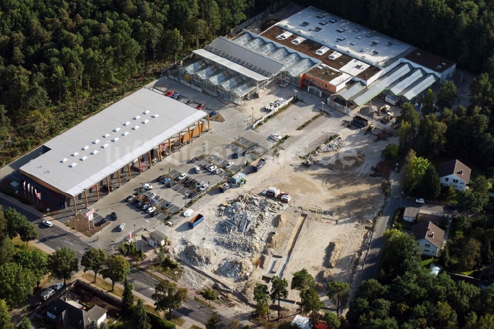 Hohen Neuendorf aus der Vogelperspektive: Baustelle eines neuen Einkaufszentrums und Supermarkt- Filiale von REWE in Hohen Neuendorf im Bundesland Brandenburg