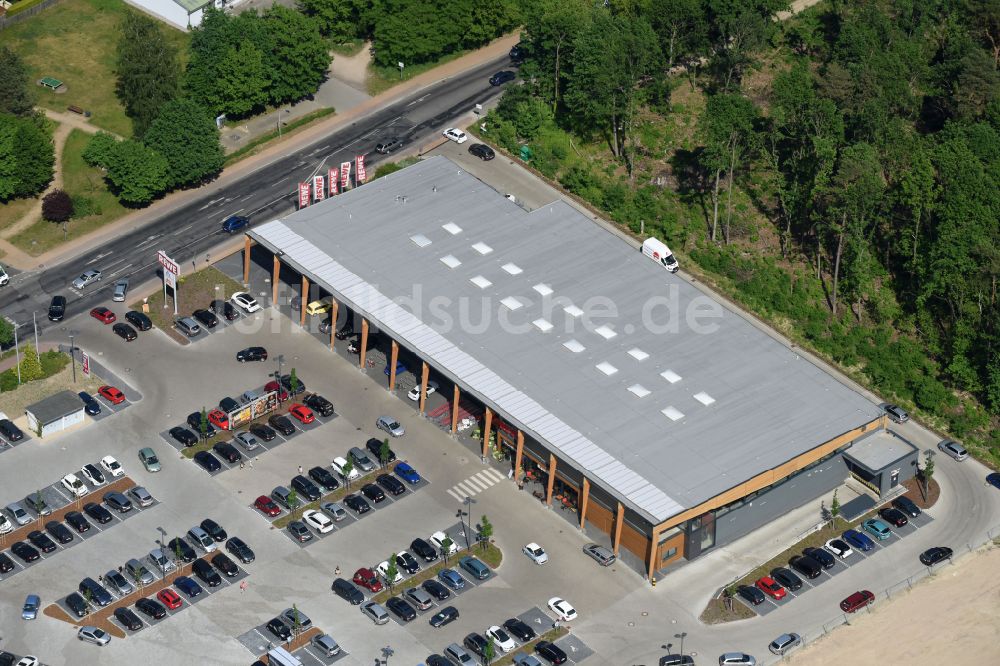 Luftbild Hohen Neuendorf - Baustelle eines neuen Einkaufszentrums und Supermarkt- Filiale von REWE in Hohen Neuendorf im Bundesland Brandenburg