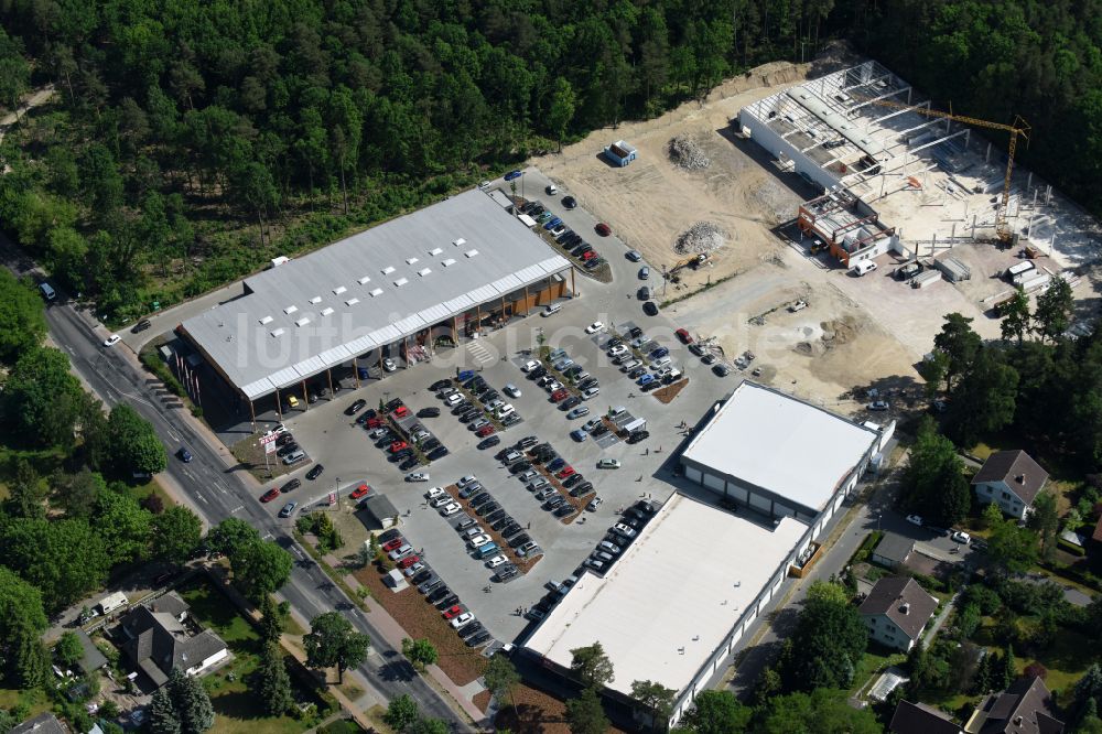 Luftbild Hohen Neuendorf - Baustelle eines neuen Einkaufszentrums und Supermarkt- Filiale von REWE in Hohen Neuendorf im Bundesland Brandenburg