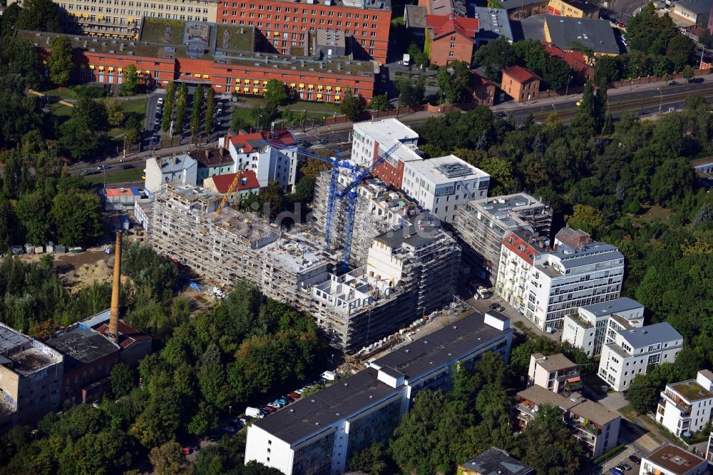 Luftaufnahme Berlin Friedrichshain - Baustelle eines neuen Mehrfamilienhaus in der Matthiasstraße Ecke Landsberger Allee im Stadtteil Friedrichshain in Berlin