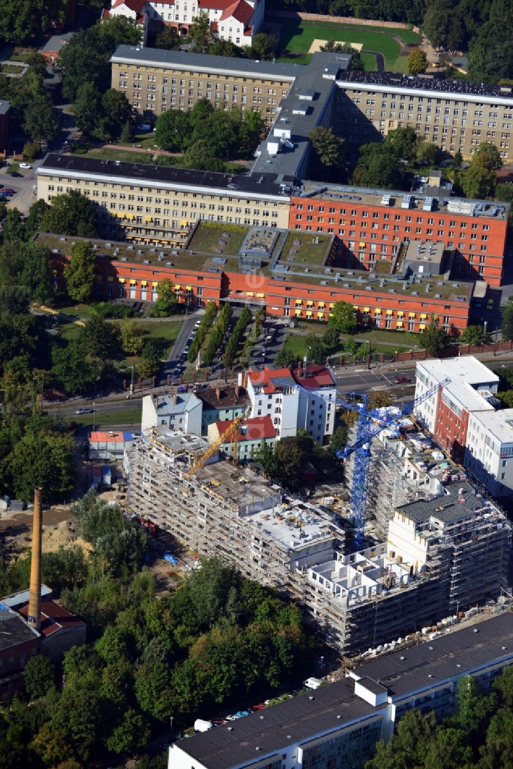 Luftbild Berlin Friedrichshain - Baustelle eines neuen Mehrfamilienhaus in der Matthiasstraße Ecke Landsberger Allee im Stadtteil Friedrichshain in Berlin