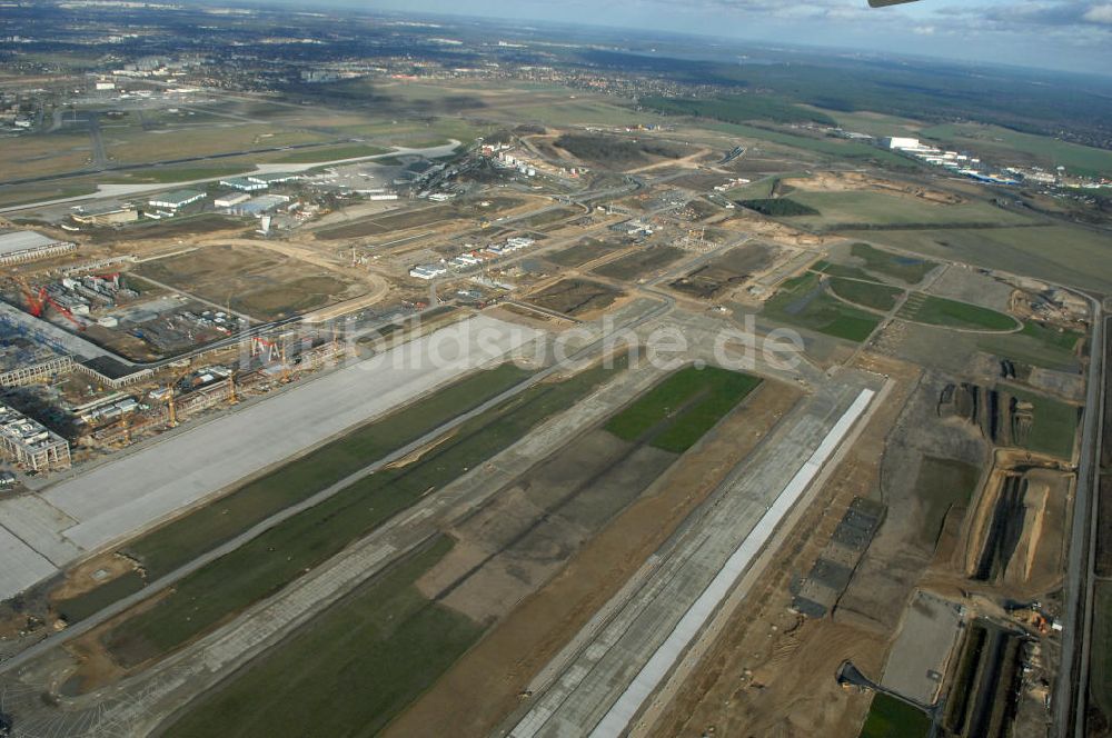 Luftbild Schönefeld - Baustelle der neuen SLB Start- und Landebahn, sowie der angrenzenden Rollwege am Flughafen Berlin-Schönefeld BBI