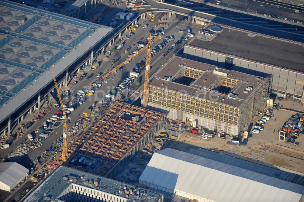 Schönefeld von oben - Baustelle des neuen Terminals am Flughafen Berlin Schönefeld