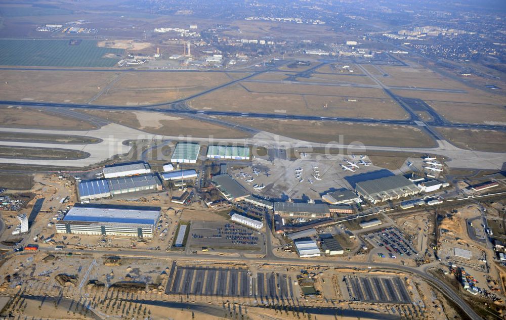 Luftbild Schönefeld - Baustelle des neuen Terminals am Flughafen Berlin Schönefeld