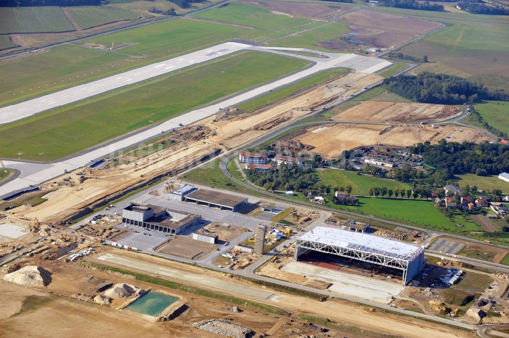 Berlin Schönefeld aus der Vogelperspektive: Baustelle des neuen Terminals am Flughafen Berlin Schönefeld (BBI)