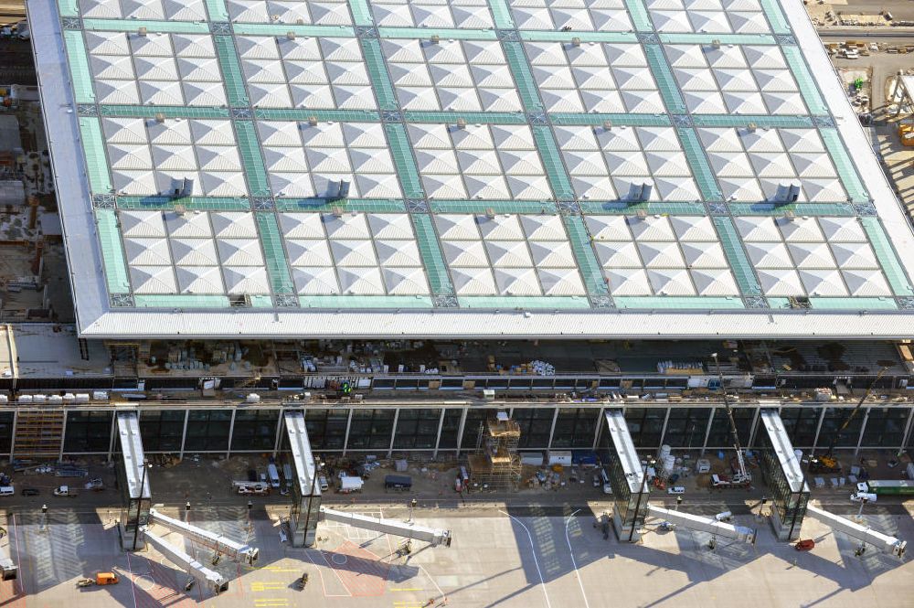 Berlin Schönefeld von oben - Baustelle des neuen Terminals am Flughafen Berlin Schönefeld (BBI)