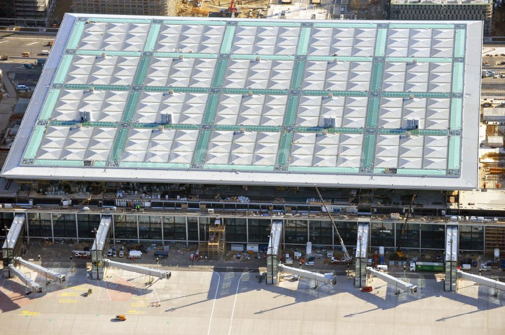 Berlin Schönefeld aus der Vogelperspektive: Baustelle des neuen Terminals am Flughafen Berlin Schönefeld (BBI)