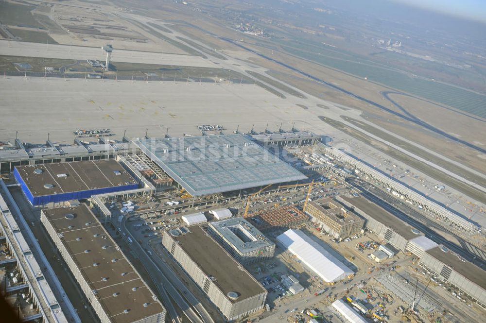 Luftbild Schönefeld - Baustelle des neuen Terminals am Flughafen Berlin Schönefeld (BBI)