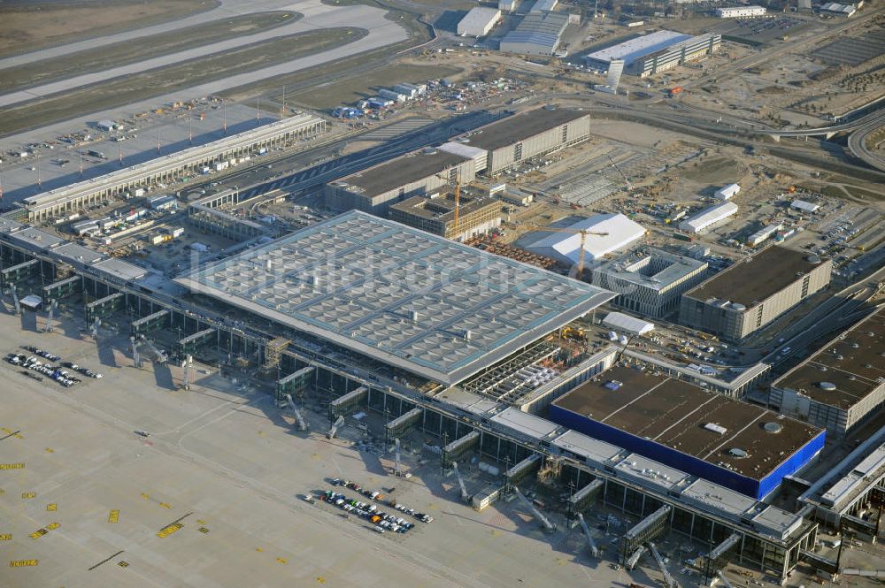 Luftbild Schönefeld - Baustelle des neuen Terminals am Flughafen Berlin Schönefeld (BBI)