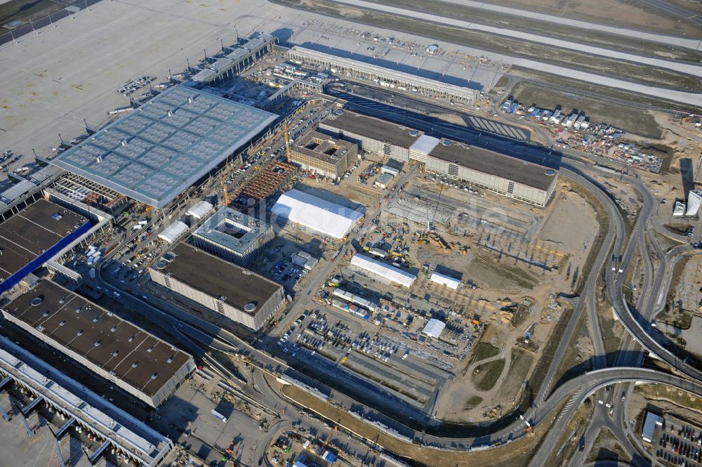 Luftbild Schönefeld - Baustelle des neuen Terminals am Flughafen Berlin Schönefeld (BBI)