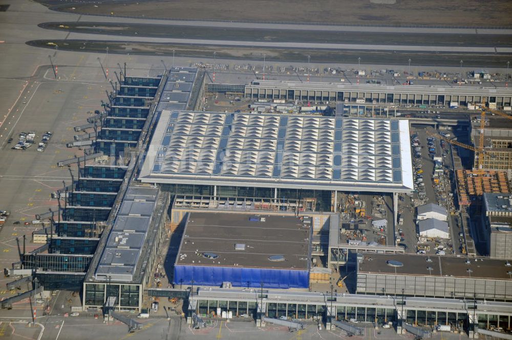 Luftbild Schönefeld - Baustelle des neuen Terminals am Flughafen Berlin Schönefeld (BBI)