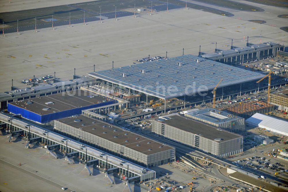 Luftbild Schönefeld - Baustelle des neuen Terminals am Flughafen Berlin Schönefeld (BBI)