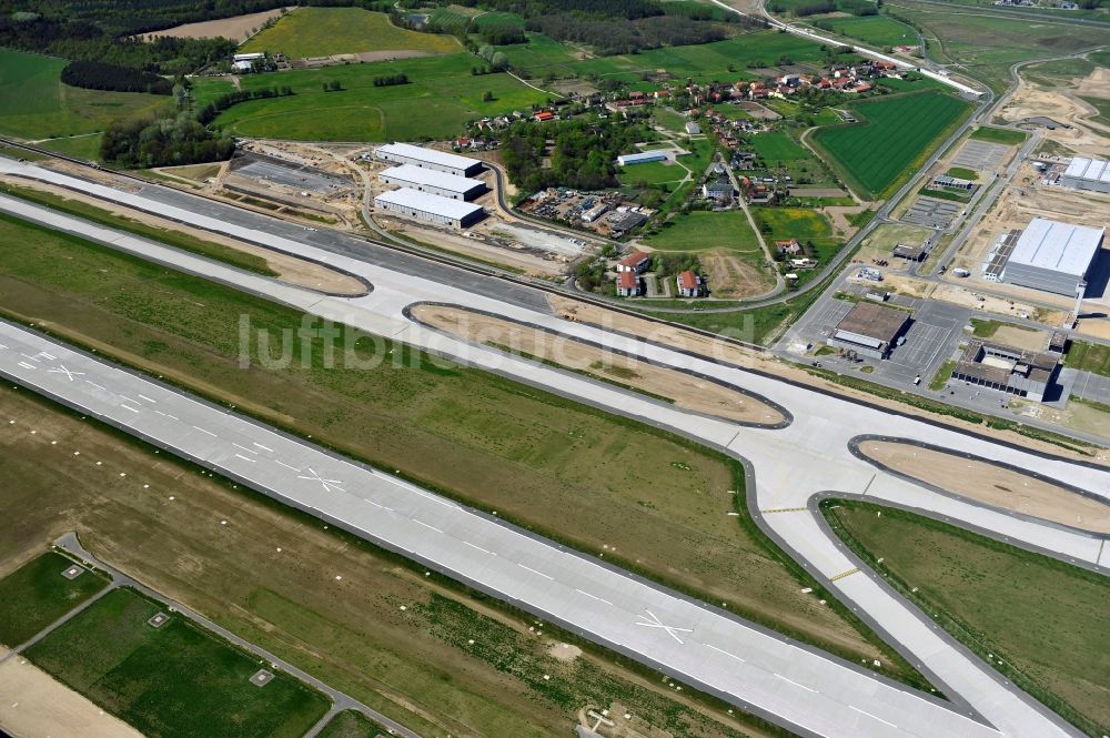 Luftaufnahme Schönefeld - Baustelle des neuen Terminals am Flughafen Berlin Schönefeld ( BER / BBI )