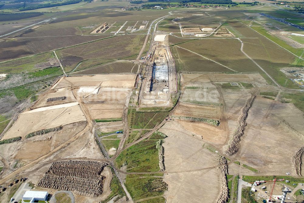 Schönefeld aus der Vogelperspektive: Baustelle des neuen Terminals am Flughafen Schönefeld (BBI)