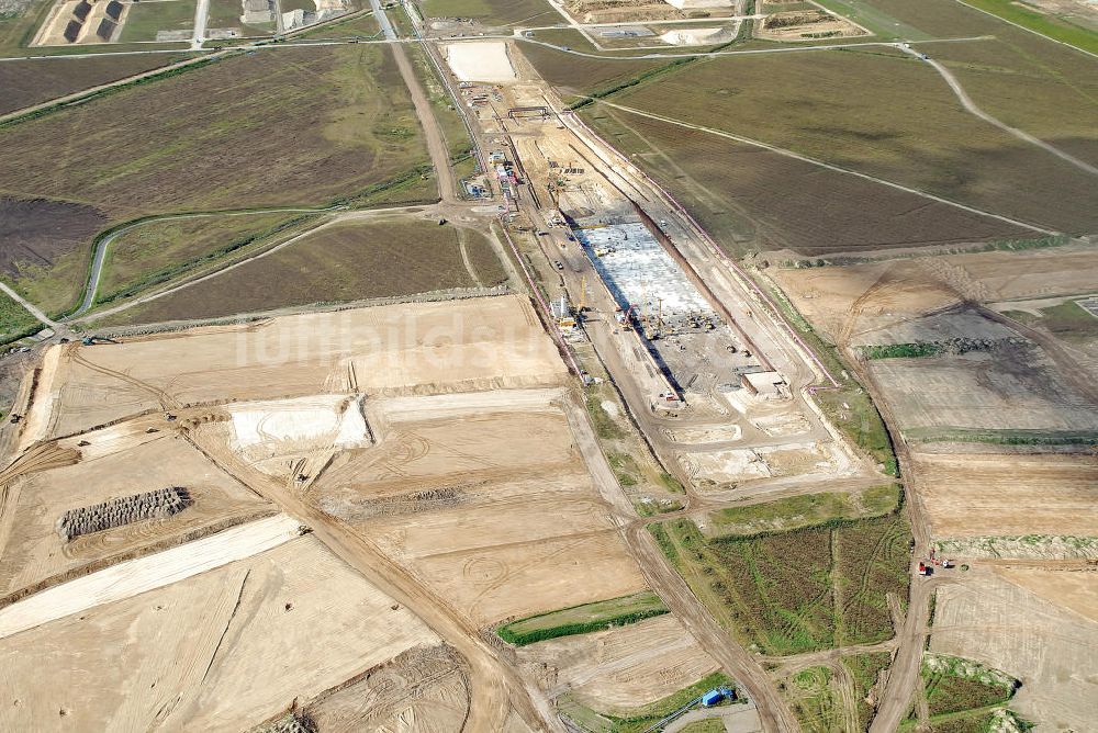 Schönefeld von oben - Baustelle des neuen Terminals am Flughafen Schönefeld (BBI)