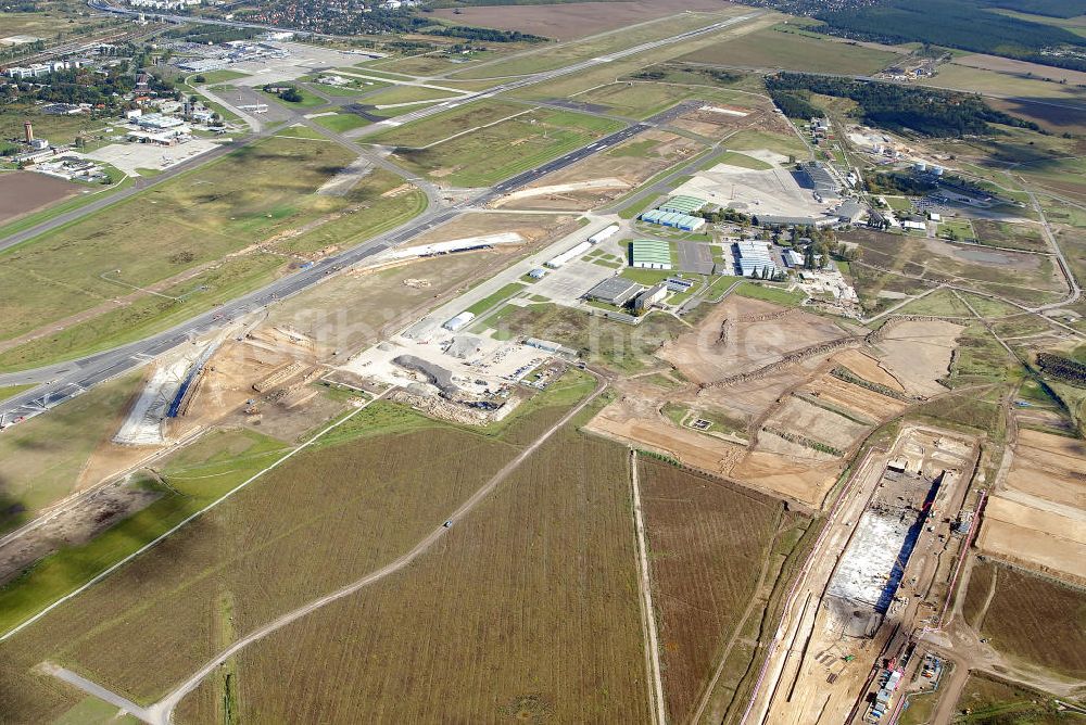 Schönefeld aus der Vogelperspektive: Baustelle des neuen Terminals am Flughafen Schönefeld (BBI)