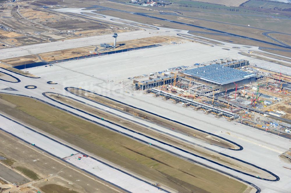 Luftaufnahme Schönefeld - Baustelle des neuen Terminals am Flughafen Schönefeld (BBI)