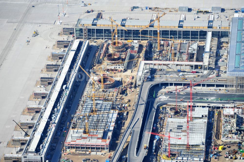 Luftbild Schönefeld - Baustelle des neuen Terminals am Flughafen Schönefeld (BBI)