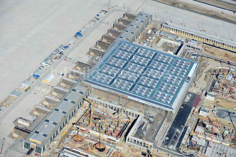 Luftaufnahme Schönefeld - Baustelle des neuen Terminals am Flughafen Schönefeld (BBI)