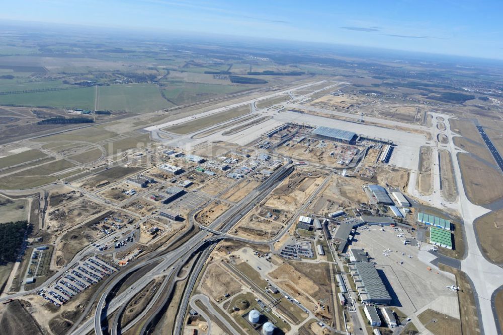 Luftbild Schönefeld - Baustelle des neuen Terminals am Flughafen Schönefeld (BBI)