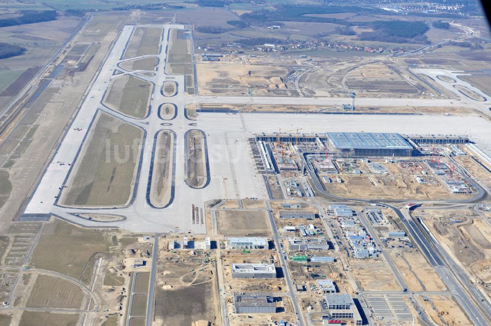 Luftbild Schönefeld - Baustelle des neuen Terminals am Flughafen Schönefeld (BBI)