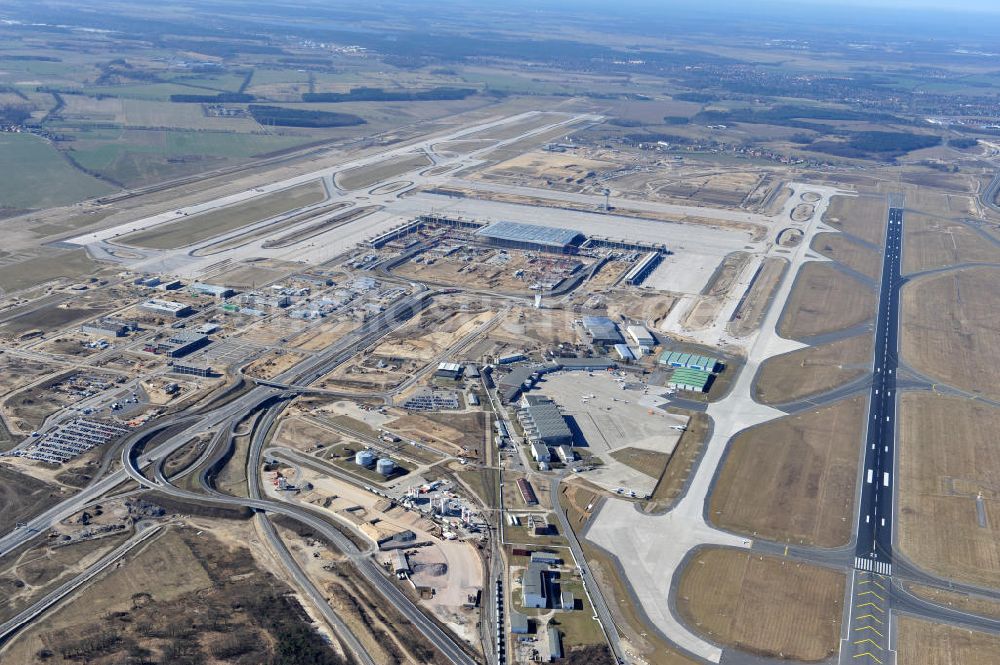 Luftbild Schönefeld - Baustelle des neuen Terminals am Flughafen Schönefeld (BBI)