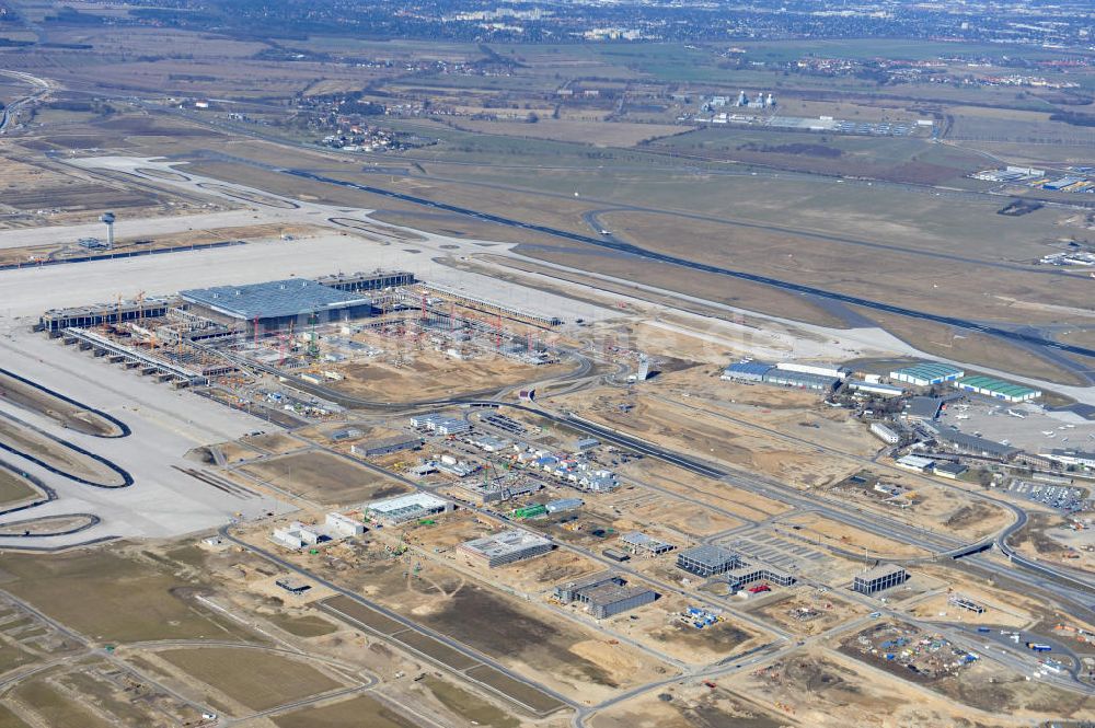 Luftbild Schönefeld - Baustelle des neuen Terminals am Flughafen Schönefeld (BBI)