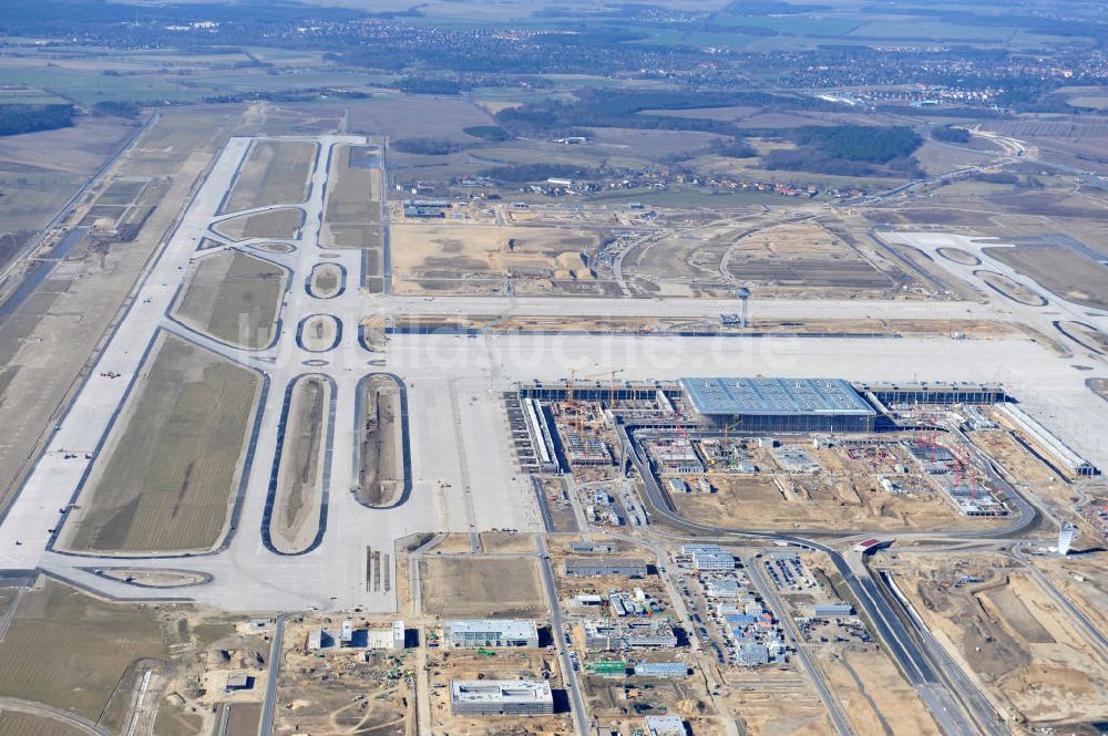 Luftaufnahme Schönefeld - Baustelle des neuen Terminals am Flughafen Schönefeld (BBI)