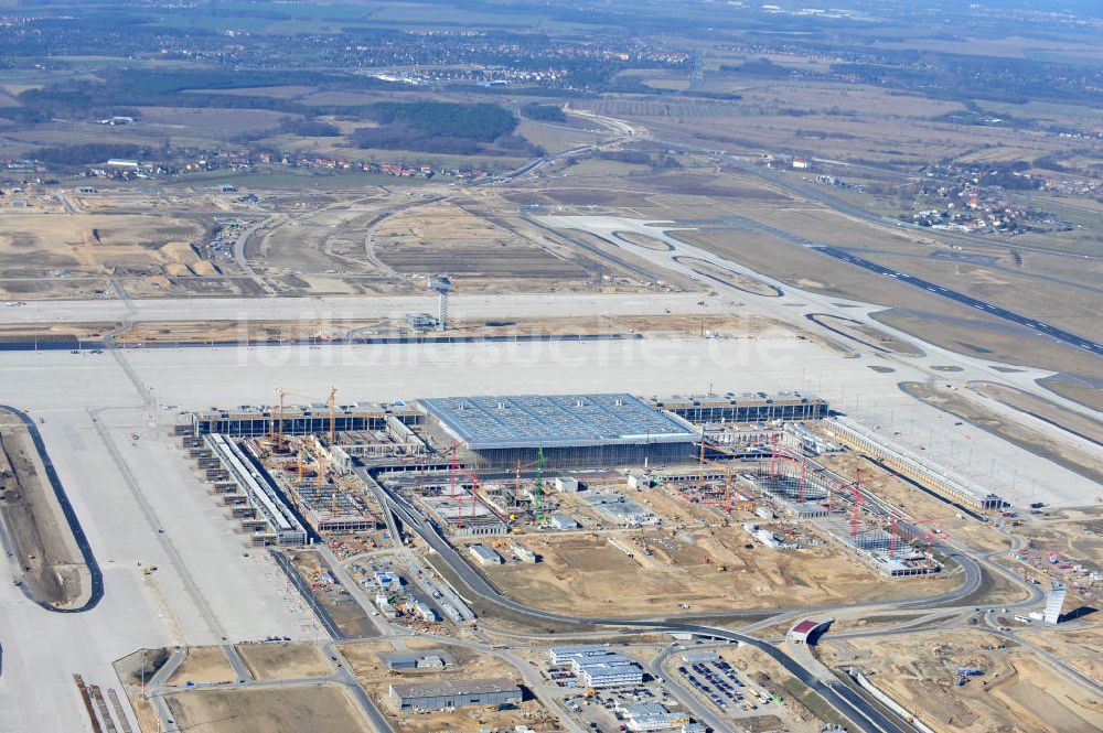 Luftaufnahme Schönefeld - Baustelle des neuen Terminals am Flughafen Schönefeld (BBI)