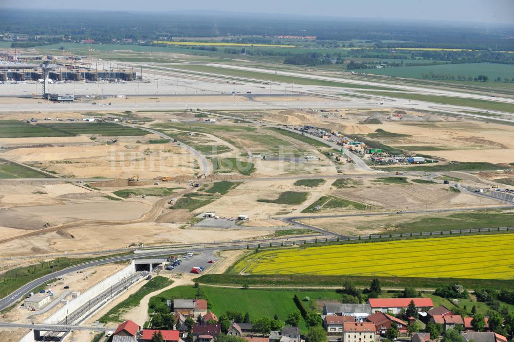 Luftaufnahme Schönefeld - Baustelle des neuen Terminals am Flughafen Schönefeld (BBI)