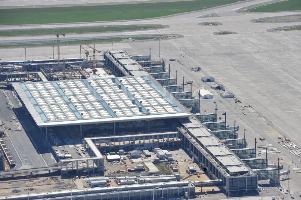 Luftbild Schönefeld - Baustelle des neuen Terminals am Flughafen Schönefeld (BBI)