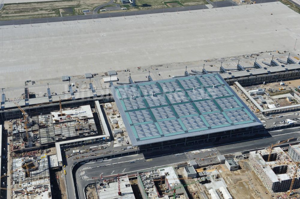 Luftbild Schönefeld - Baustelle des neuen Terminals am Flughafen Schönefeld (BBI)