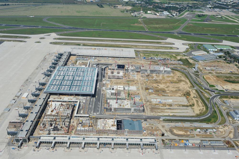 Luftbild Schönefeld - Baustelle des neuen Terminals am Flughafen Schönefeld (BBI)