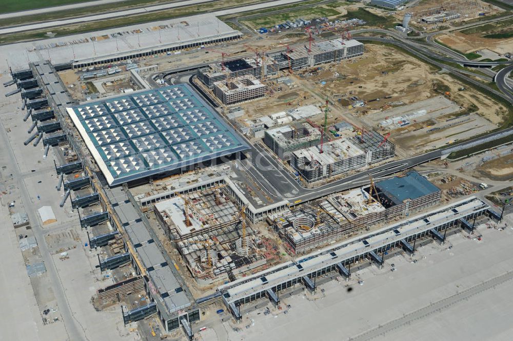 Luftaufnahme Schönefeld - Baustelle des neuen Terminals am Flughafen Schönefeld (BBI)