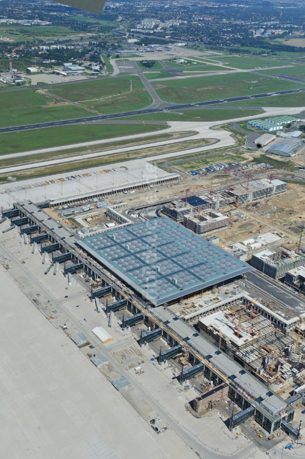 Luftaufnahme Schönefeld - Baustelle des neuen Terminals am Flughafen Schönefeld (BBI)