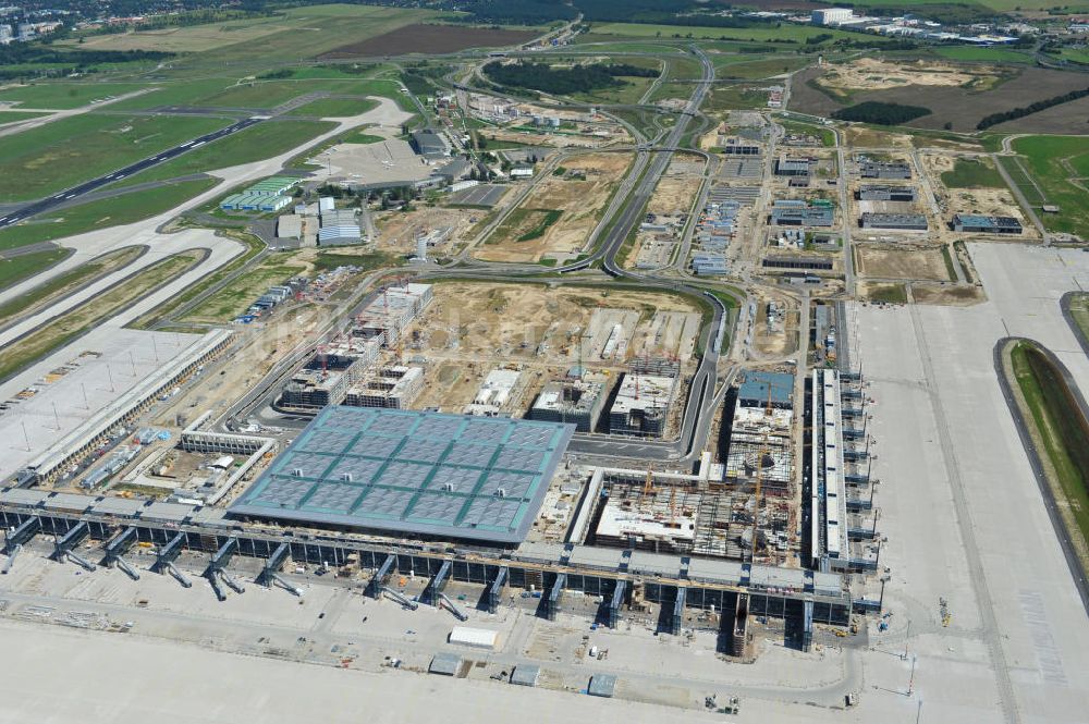 Luftbild Schönefeld - Baustelle des neuen Terminals am Flughafen Schönefeld (BBI)