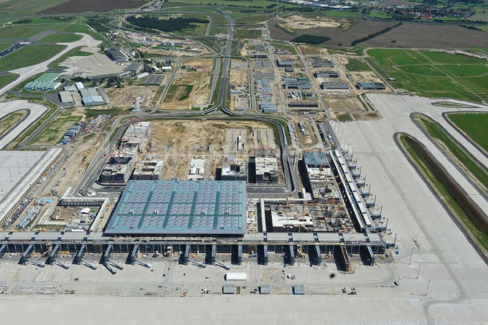 Luftaufnahme Schönefeld - Baustelle des neuen Terminals am Flughafen Schönefeld (BBI)