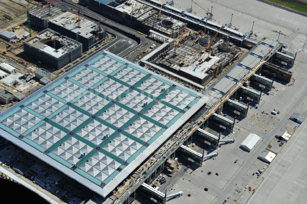 Luftbild Schönefeld - Baustelle des neuen Terminals am Flughafen Schönefeld (BBI)