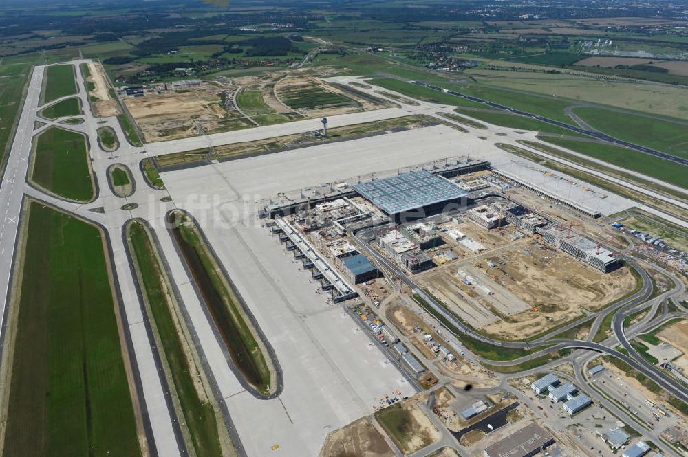 Luftbild Schönefeld - Baustelle des neuen Terminals am Flughafen Schönefeld (BBI)