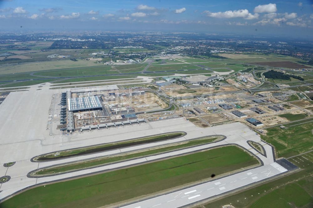 Luftbild Schönefeld - Baustelle des neuen Terminals am Flughafen Schönefeld (BBI)