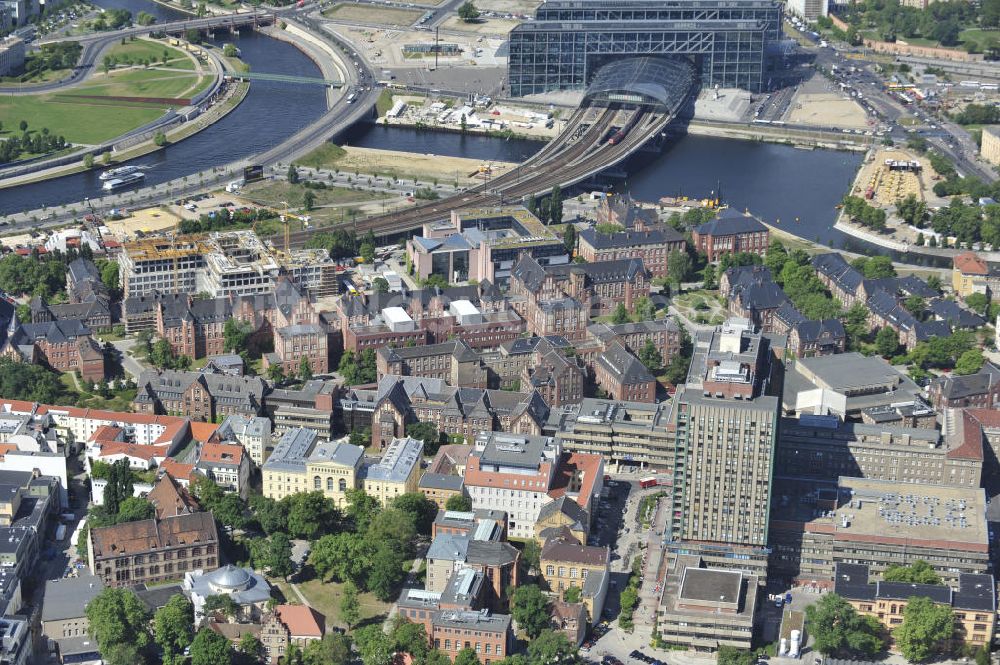 Berlin aus der Vogelperspektive: Baustelle der neuen Vorklinik und des Forschungszentrums für Neuro- und Immunwissenschaften der Charité in Berlin