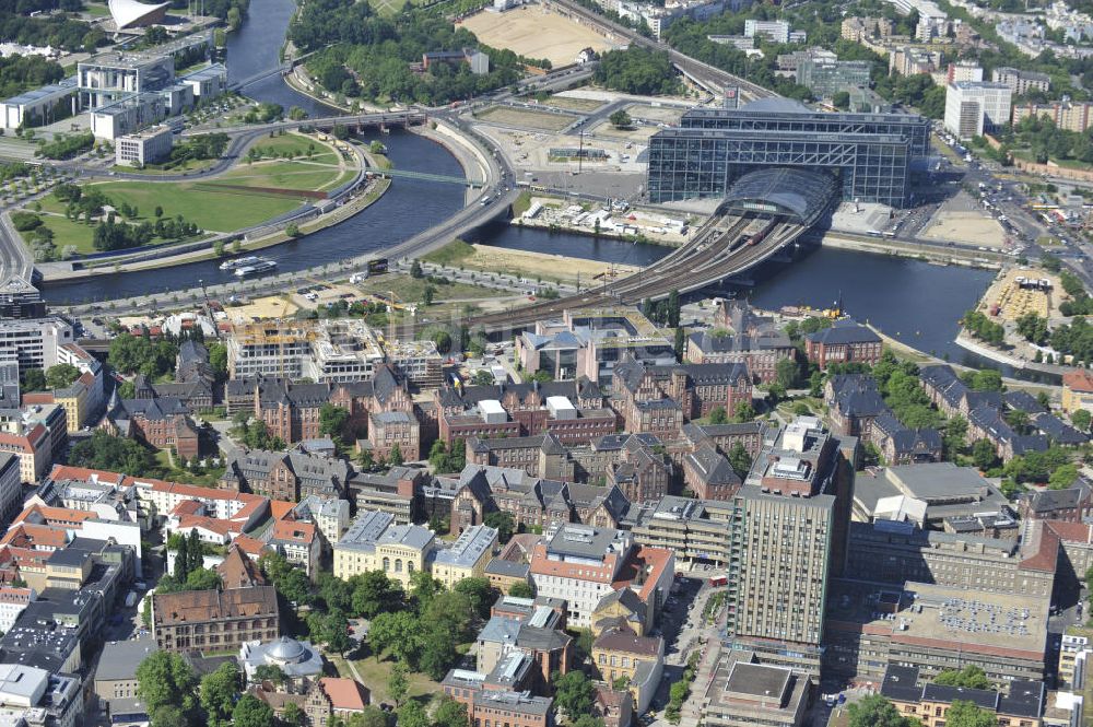 Luftbild Berlin - Baustelle der neuen Vorklinik und des Forschungszentrums für Neuro- und Immunwissenschaften der Charité in Berlin