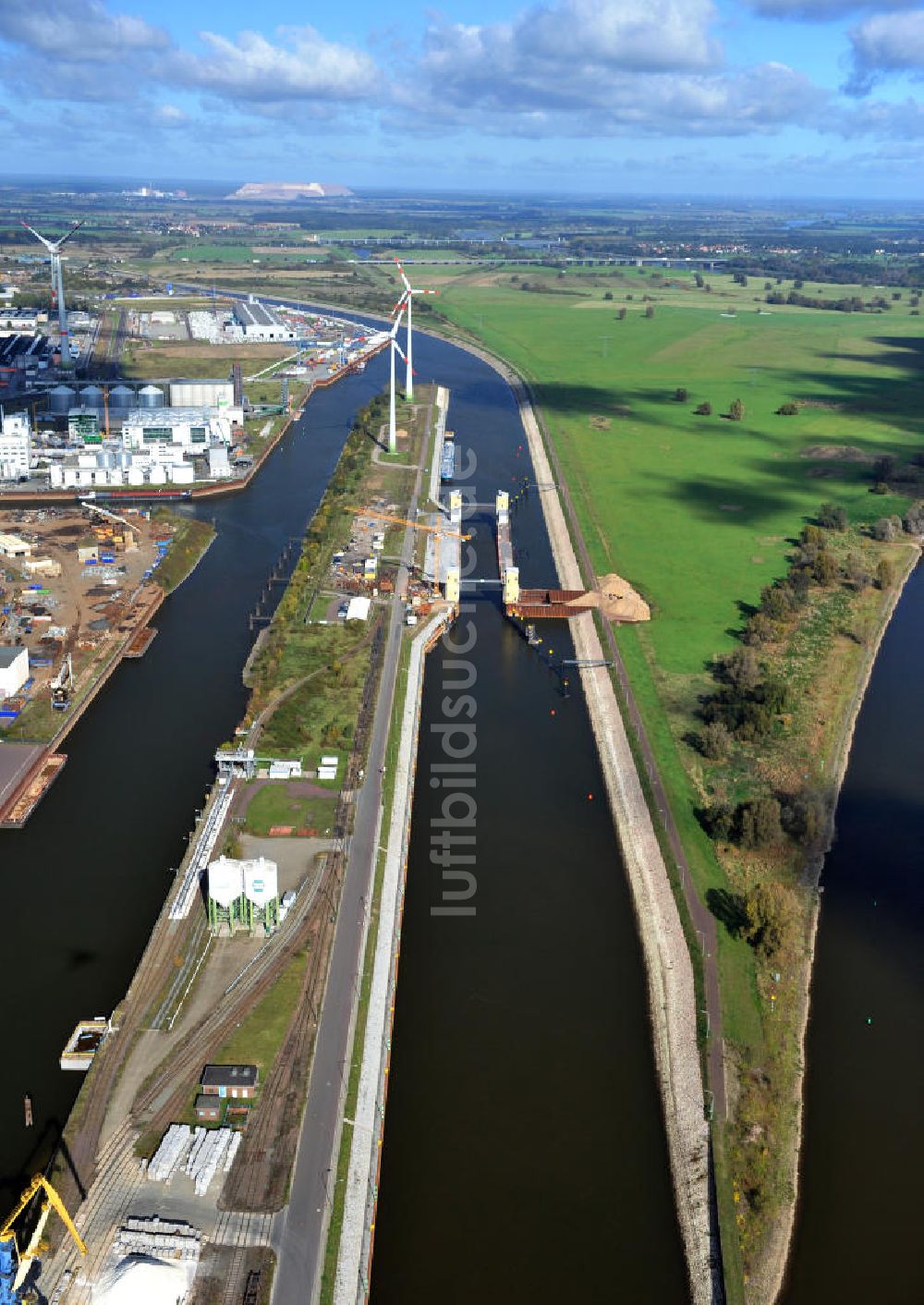 Luftbild Magdeburg - Baustelle Niedrigwasserschleuse Magdeburg im Rothenseer Verbindungskanal