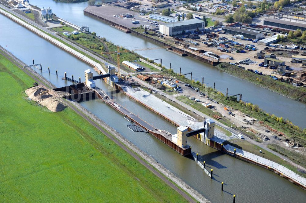 Magdeburg aus der Vogelperspektive: Baustelle Niedrigwasserschleuse Magdeburg im Rothenseer Verbindungskanal